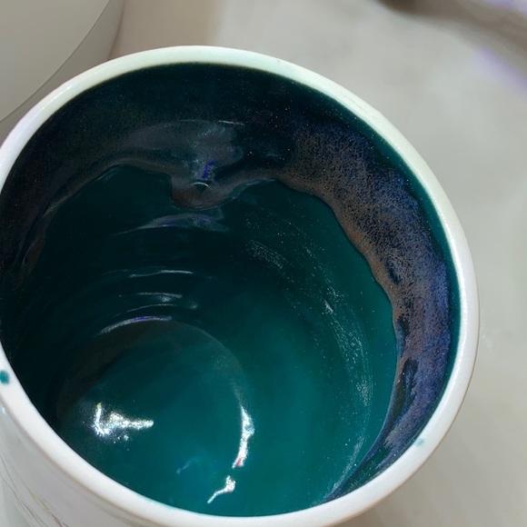 Line detail rose vase - Picture 2 of 6